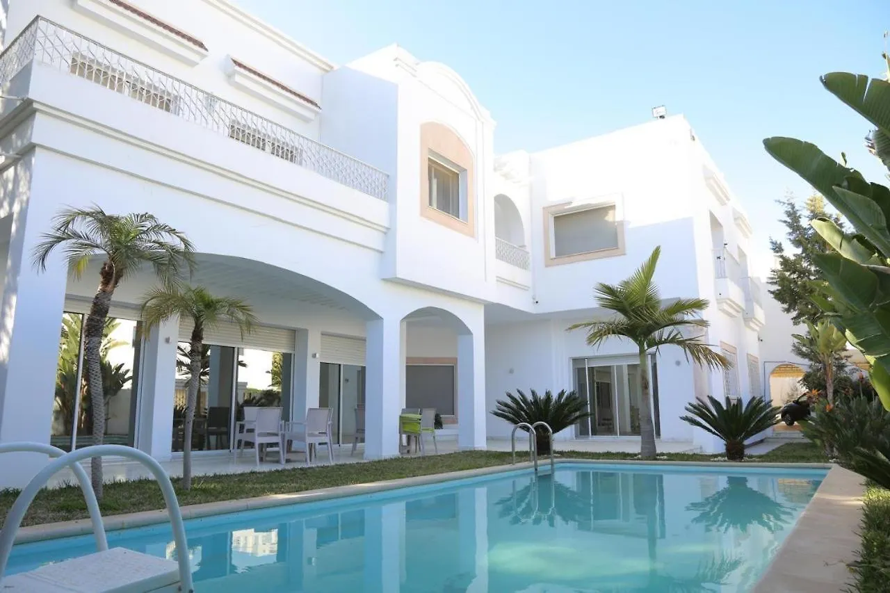 Villa With Pool Ariana